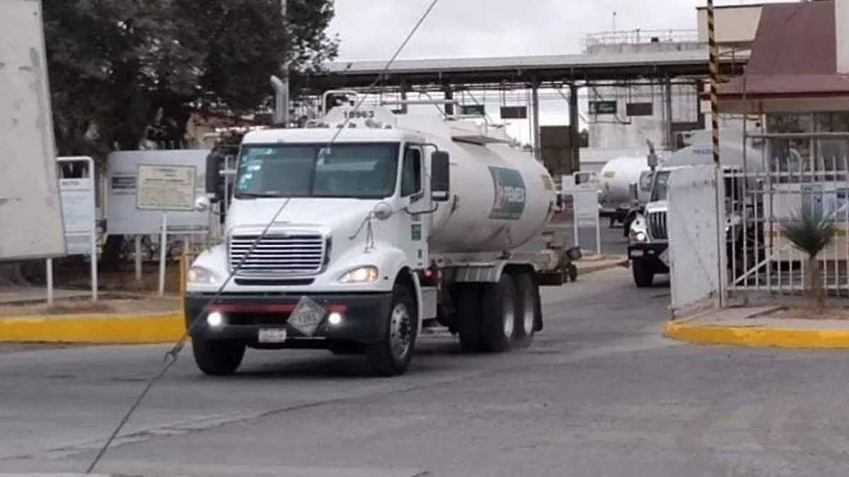 autotanques comenzaron a ingresar a la Terminal de Almacenamiento y Distribución (TAD) de Santiago Miahuatlán